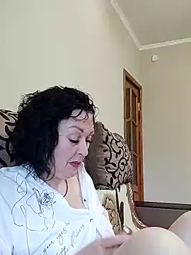 Snapshot of HelgaDennis chatting on May 20, 4:29 am HelgaDennis online show from May 20, 4:29 am