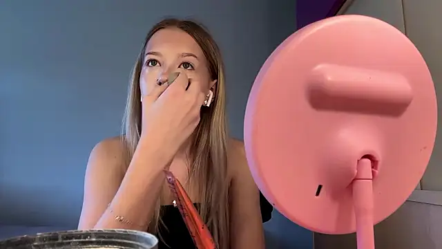 EliFlame online show from March 25, 7:14 am