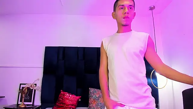 Snapshot of your_d0ll1 chatting on March 24, 1:27 pm your d0ll1 online show from March 24, 1:27 pm