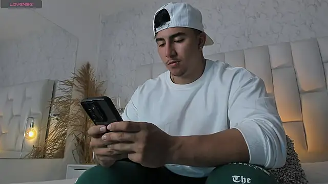 Snapshot of Zane_cruz chatting on March 24, 11:59 am Zane cruz online show from March 24, 11:59 am