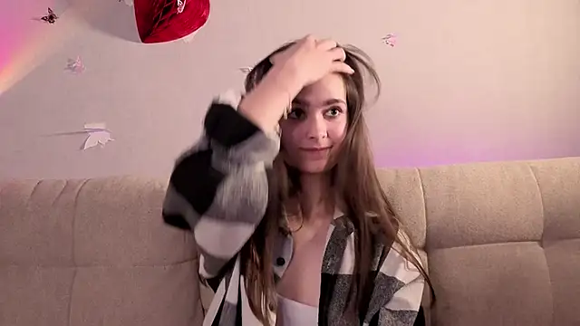 Snapshot of LuciKardos chatting on March 27, 8:08 pm LuciKardos online show from March 27, 8:08 pm