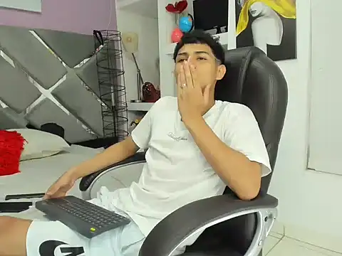 Nico Viper  online show from March 22, 7:28 pm