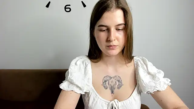 Snapshot of OhMyAlice chatting on April 4, 7:33 pm OhMyAlice online show from April 4, 7:33 pm