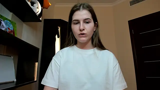 Snapshot of OhMyAlice chatting on April 18, 3:38 pm OhMyAlice online show from April 18, 3:38 pm