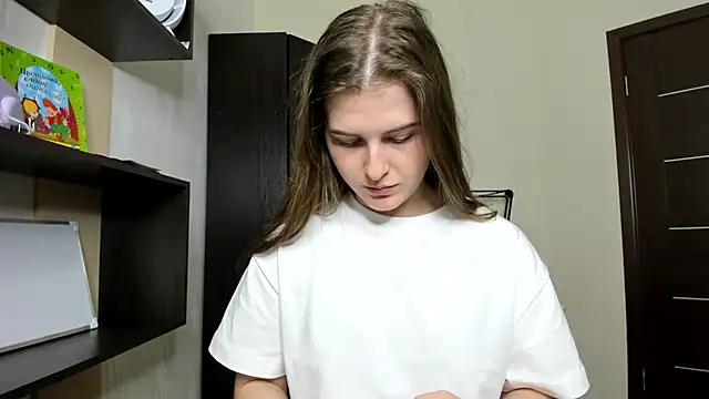 Snapshot of OhMyAlice chatting on April 18, 7:58 pm OhMyAlice online show from April 18, 7:58 pm