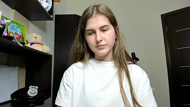 Snapshot of OhMyAlice chatting on April 28, 6:46 pm OhMyAlice online show from April 28, 6:46 pm