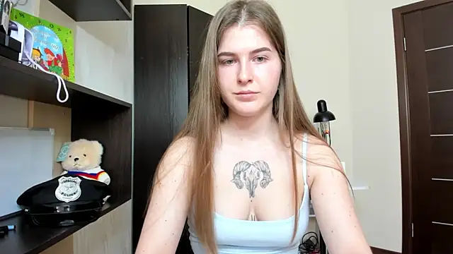 Snapshot of OhMyAlice chatting on May 4, 11:17 am OhMyAlice online show from May 4, 11:17 am