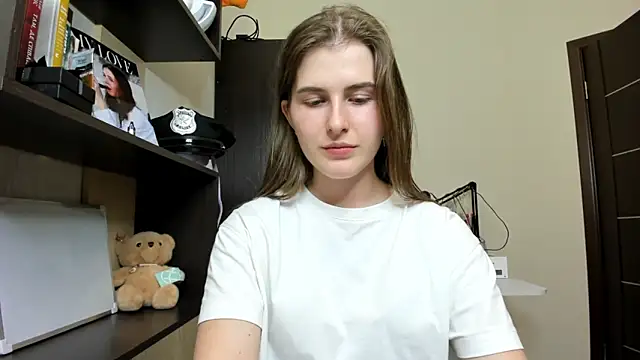 Snapshot of OhMyAlice chatting on May 28, 7:44 pm OhMyAlice online show from May 28, 7:44 pm