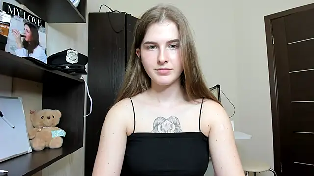 Snapshot of OhMyAlice chatting on June 3, 6:57 pm OhMyAlice online show from June 3, 6:57 pm