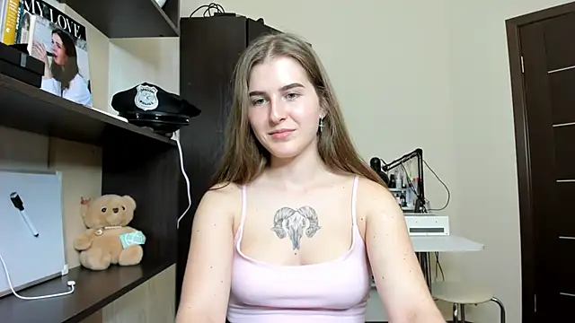 Snapshot of OhMyAlice chatting on June 6, 7:07 pm OhMyAlice online show from June 6, 7:07 pm