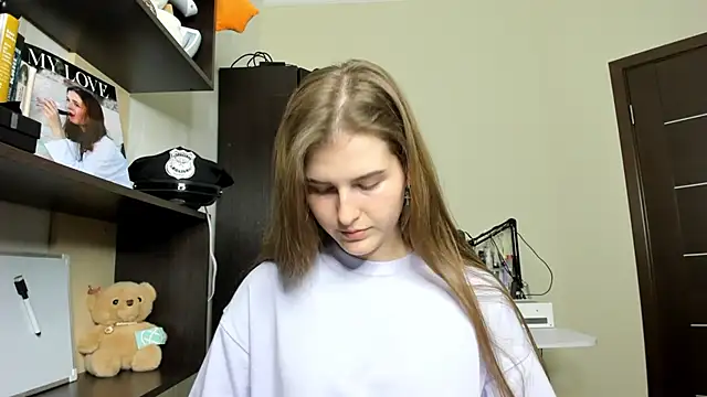 Snapshot of OhMyAlice chatting on June 10, 6:07 pm OhMyAlice online show from June 10, 6:07 pm