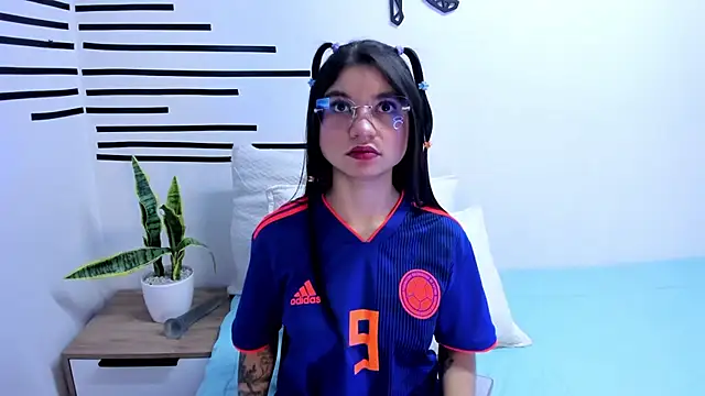 LindaCatalina  online show from June 11, 1:20 pm