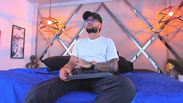 Snapshot of KyleJoss30 chatting on March 19, 10:03 pm KyleJoss30 online show from March 19, 10:03 pm