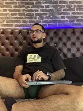 Snapshot of KyleJoss30 chatting on March 27, 9:14 pm KyleJoss30 online show from March 27, 9:14 pm