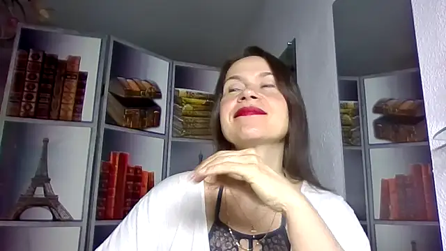 Snapshot of Selena_Moo chatting on April 3, 7:28 am Selena Moo online show from April 3, 7:28 am