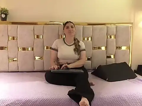 Snapshot of HELLEN_MARK chatting on March 25, 11:38 am HELLEN MARK online show from March 25, 11:38 am