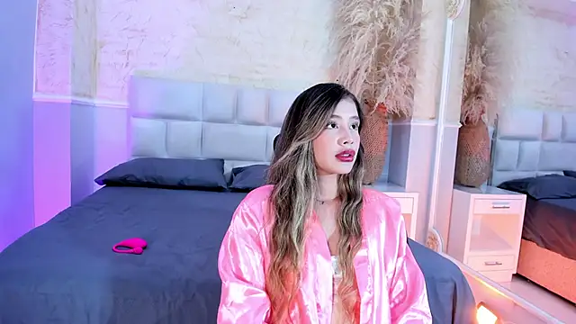 Snapshot of EmilyJohnsoon chatting on April 16, 1:56 pm EmilyJohnsoon online show from April 16, 1:56 pm