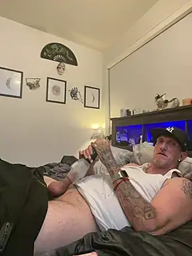 Snapshot of bilateralBKamputee chatting on April 5, 5:04 am bilateralBKamputee online show from April 5, 5:04 am