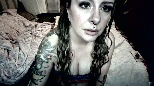 Snapshot of adirajade chatting on March 24, 8:47 pm adirajade online show from March 24, 8:47 pm