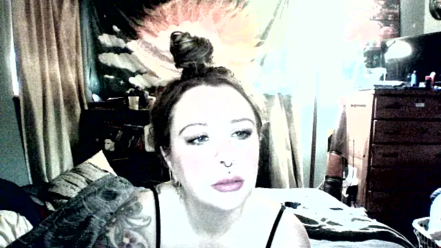 Snapshot of adirajade chatting on March 27, 3:12 pm adirajade online show from March 27, 3:12 pm