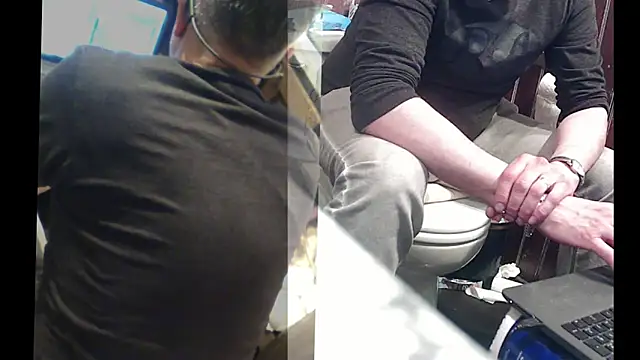 Snapshot of Can_dad chatting on March 25, 1:44 am Can dad online show from March 25, 1:44 am