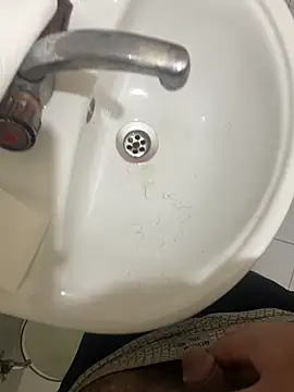 yassineamri online show from March 25, 8:48 pm