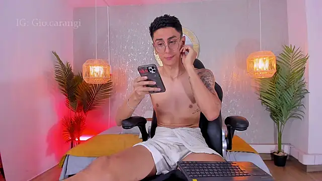 Gio carangi online show from July 30, 8:52 pm