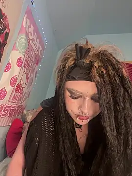 Snapshot of darlingvicuous chatting on July 22, 2:14 am darlingvicuous online show from July 22, 2:14 am
