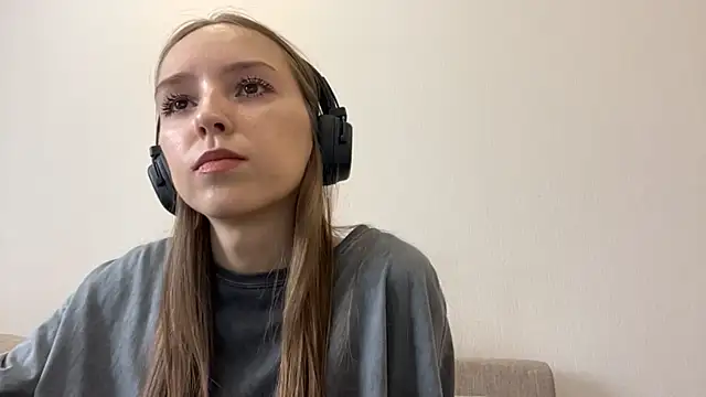 Snapshot of TanjaBrounson chatting on March 22, 3:21 am TanjaBrounson online show from March 22, 3:21 am