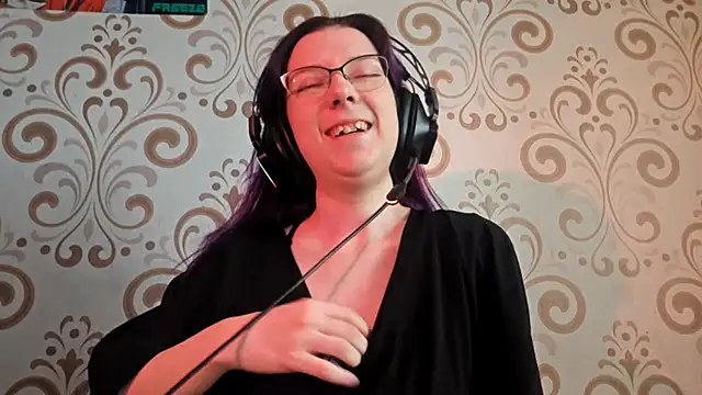 IsaSantella online show from March 28, 9:20 am