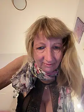 Snapshot of MatureKim chatting on March 27, 5:45 pm MatureKim online show from March 27, 5:45 pm