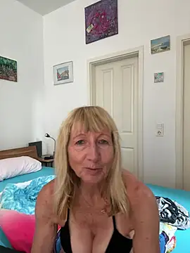 MatureKim online show from July 18, 4:00 pm