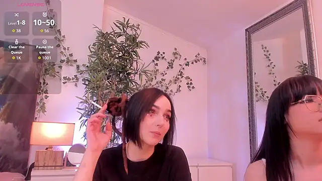 Snapshot of mira0_0 chatting on April 7, 7:25 pm mira0 0 online show from April 7, 7:25 pm