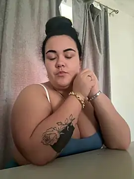 Khloeross online show from May 23, 2:21 pm