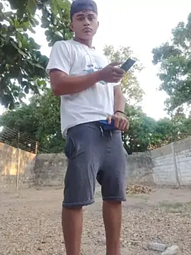 Snapshot of HOTRAINYGOLDEN chatting on March 23, 11:14 am HOTRAINYGOLDEN online show from March 23, 11:14 am