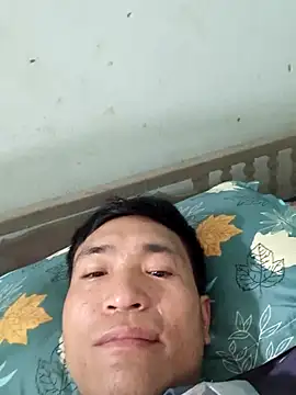 Snapshot of Sutinh85 chatting on March 27, 1:44 am Sutinh85 online show from March 27, 1:44 am