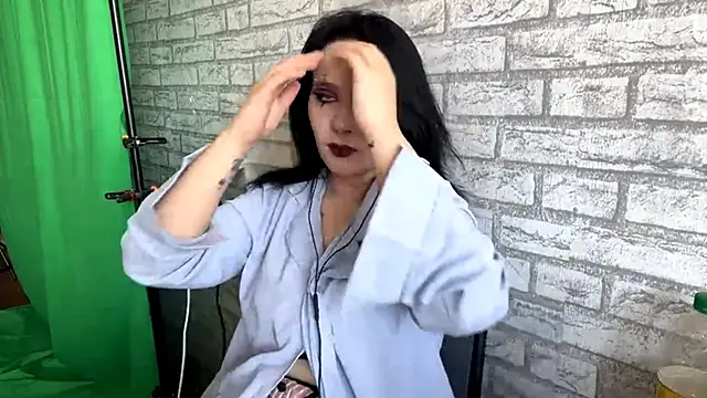 NinaMenees online show from March 28, 7:19 am