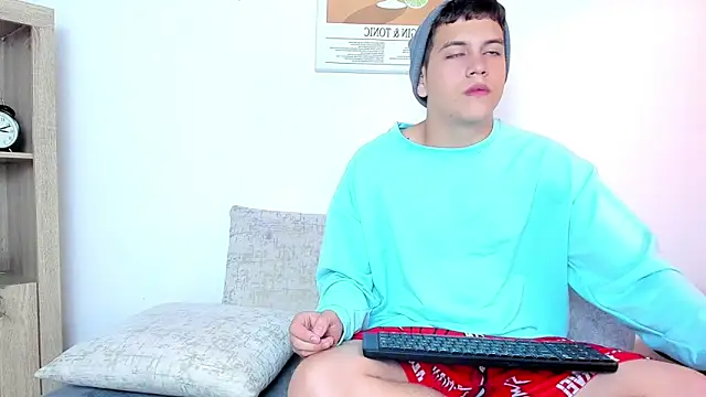 dennis hills online show from March 23, 12:20 pm