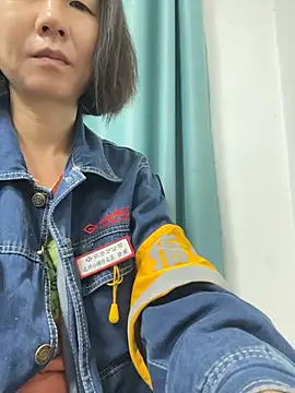 lilysister66 online show from June 13, 1:09 pm