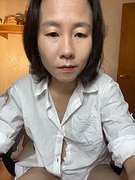 lilysister66 online show from June 29, 6:08 pm