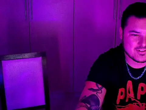 RavenXNoir online show from April 3, 7:01 pm