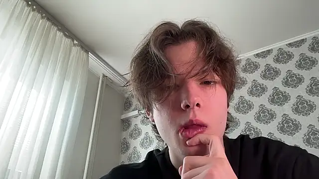 Snapshot of tomasdickpick chatting on March 27, 8:37 am tomasdickpick online show from March 27, 8:37 am