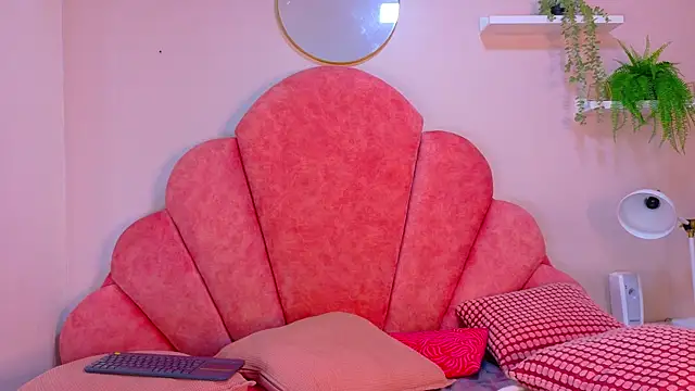 StarrMoon   online show from May 12, 8:11 am