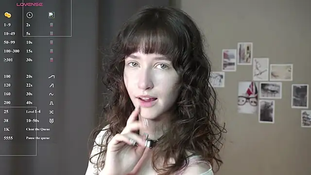 Snapshot of DellaLeck chatting on May 1, 8:24 pm DellaLeck online show from May 1, 8:24 pm