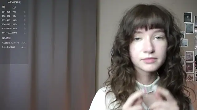 Snapshot of DellaLeck chatting on May 2, 8:14 pm DellaLeck online show from May 2, 8:14 pm