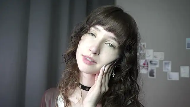 Snapshot of DellaLeck chatting on May 10, 7:52 pm DellaLeck online show from May 10, 7:52 pm