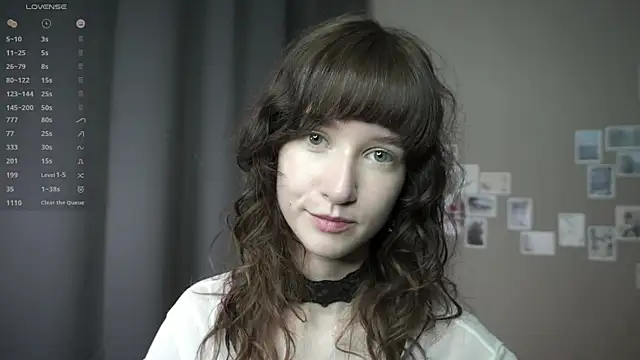 Snapshot of DellaLeck chatting on May 11, 7:33 pm DellaLeck online show from May 11, 7:33 pm