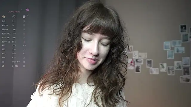 Snapshot of DellaLeck chatting on May 26, 8:49 pm DellaLeck online show from May 26, 8:49 pm