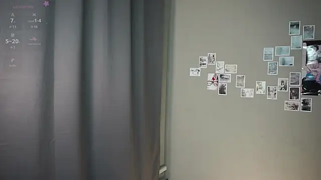 Snapshot of DellaLeck chatting on June 8, 8:42 pm DellaLeck online show from June 8, 8:42 pm