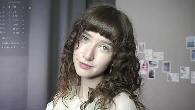 Snapshot of DellaLeck chatting on June 20, 7:38 pm DellaLeck online show from June 20, 7:38 pm